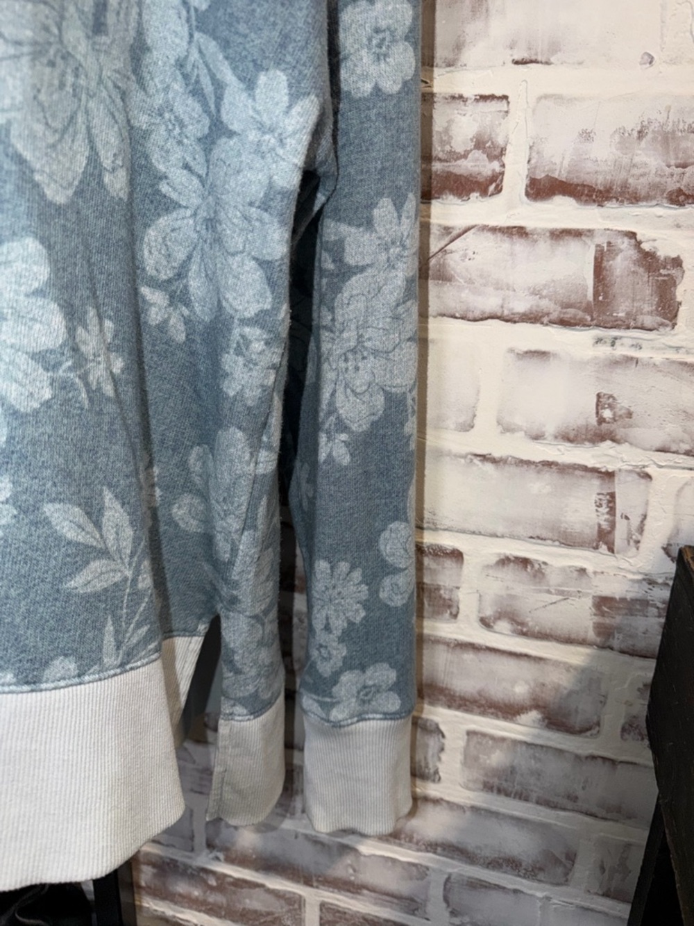 Time and Tru Blue Floral Knit Pullover with White Trim XL - Picture 3 of 7
